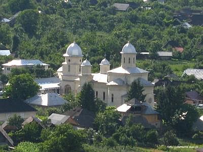 - biserica alba Radaseni